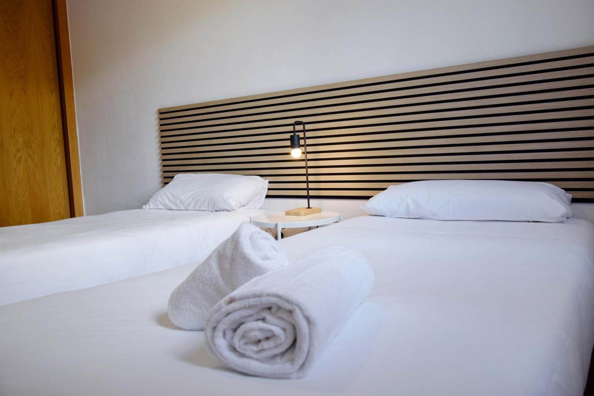 Apartamentos El Pilar Suites 3000 サラゴサ エクステリア 写真