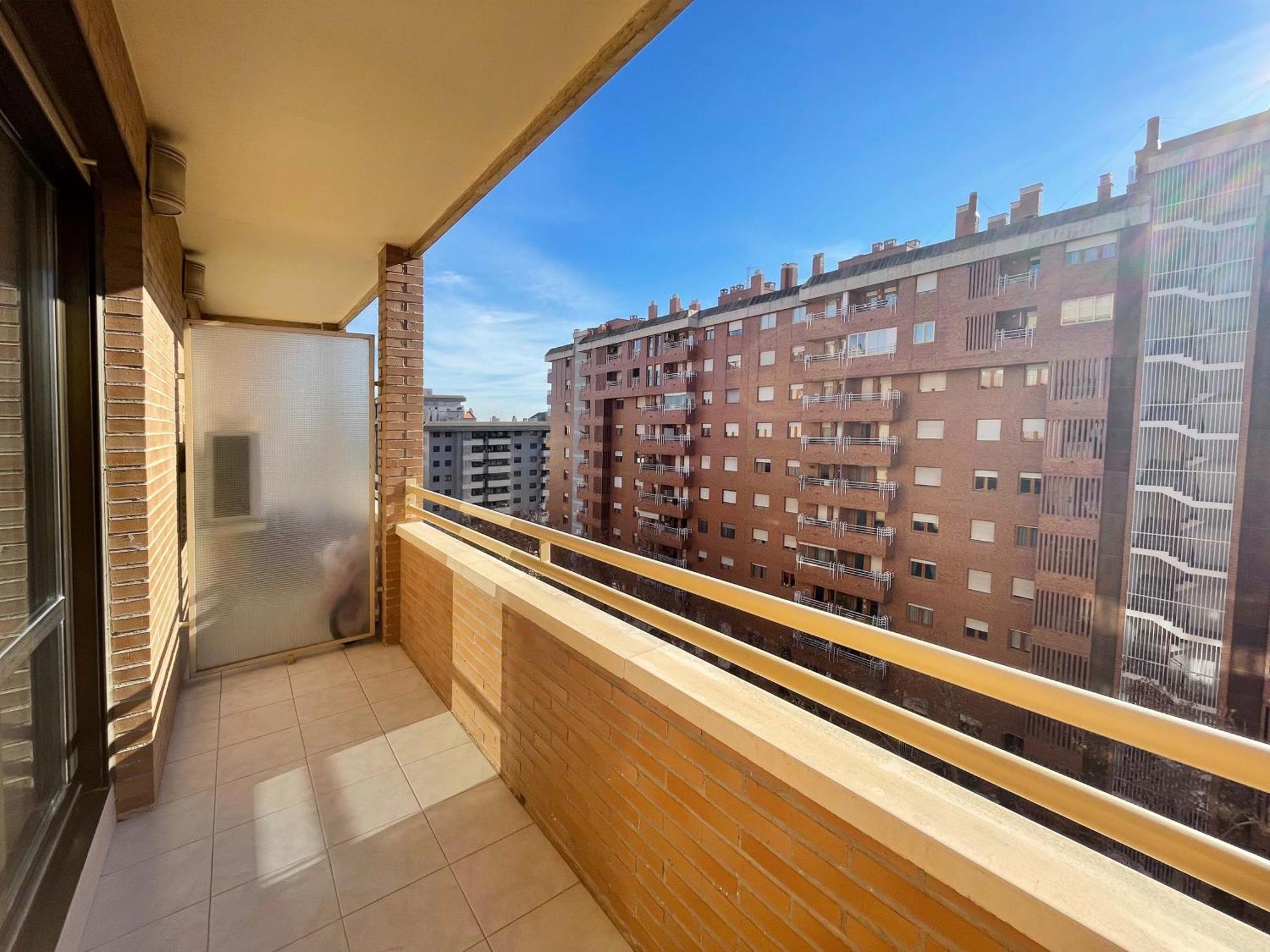 Apartamentos El Pilar Suites 3000 サラゴサ エクステリア 写真