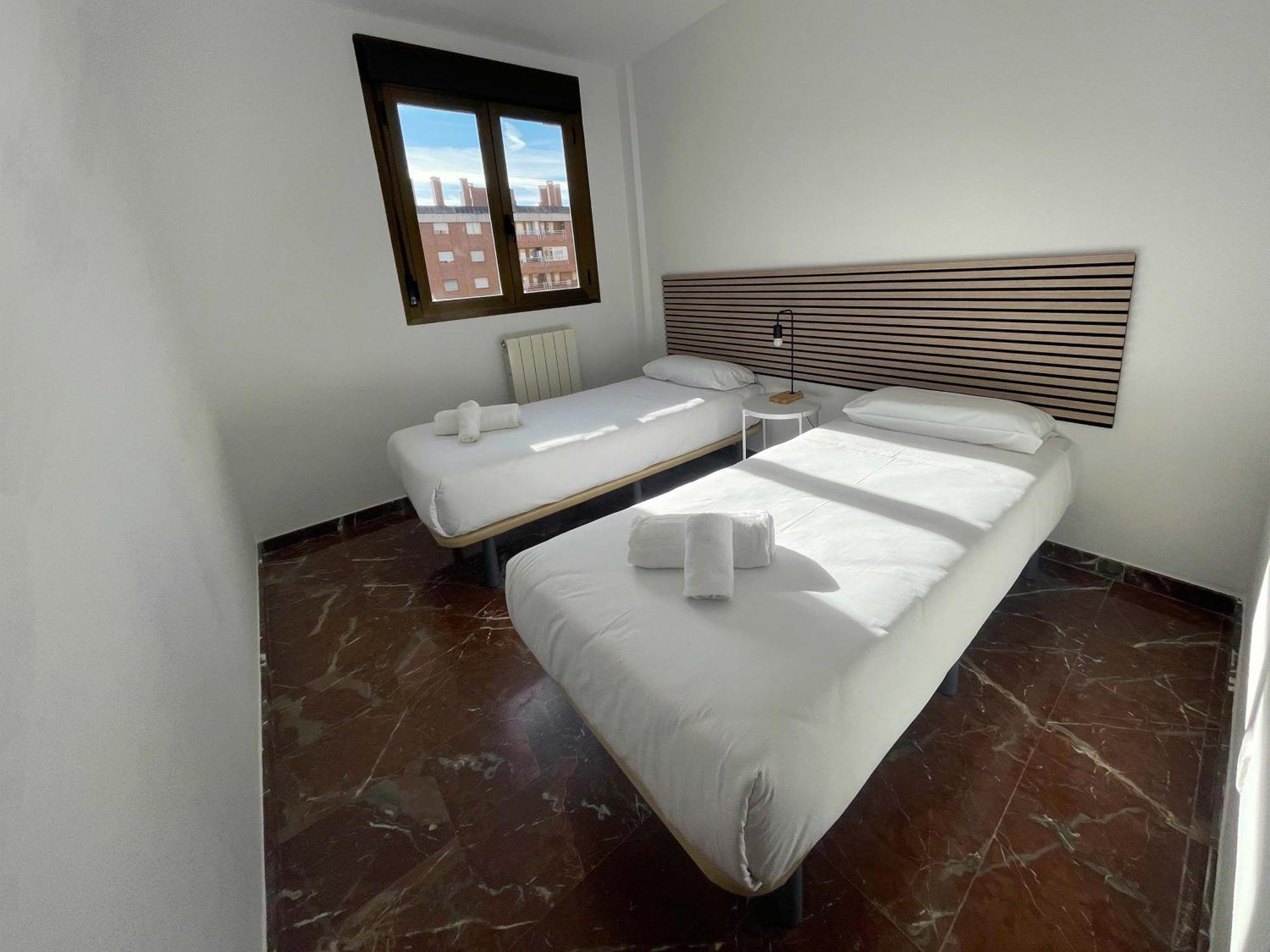 Apartamentos El Pilar Suites 3000 サラゴサ エクステリア 写真