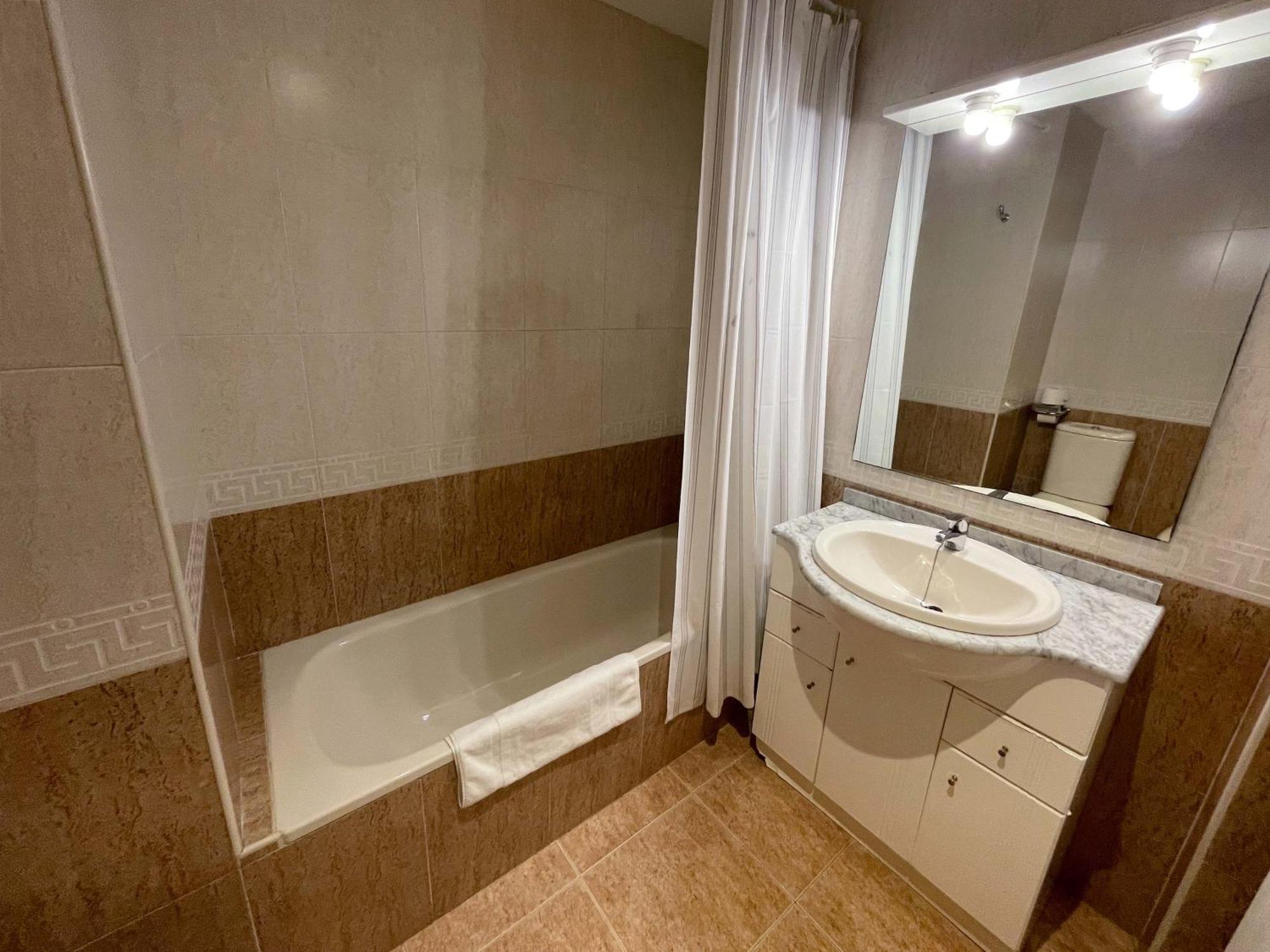 Apartamentos El Pilar Suites 3000 サラゴサ エクステリア 写真