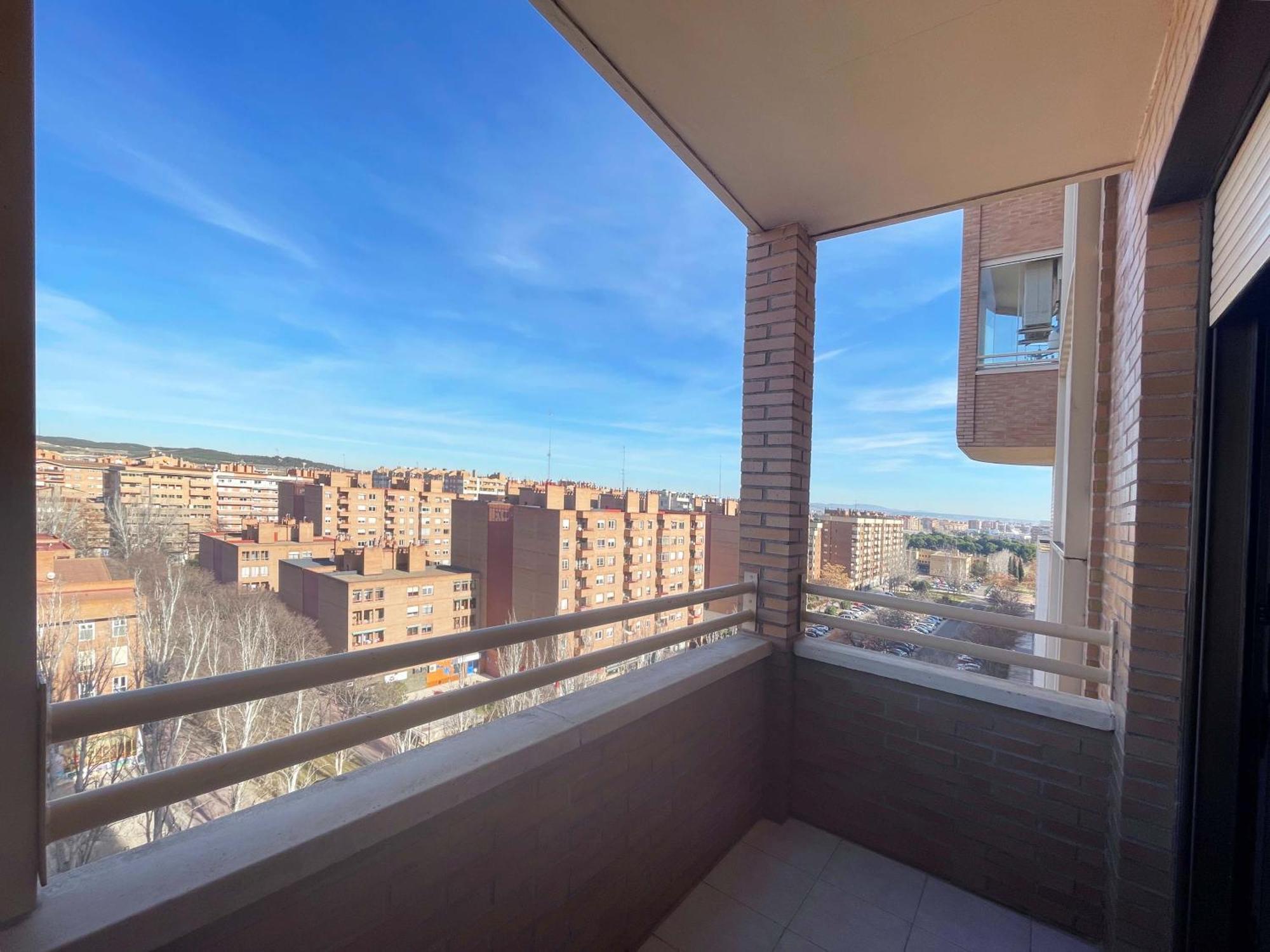 Apartamentos El Pilar Suites 3000 サラゴサ エクステリア 写真