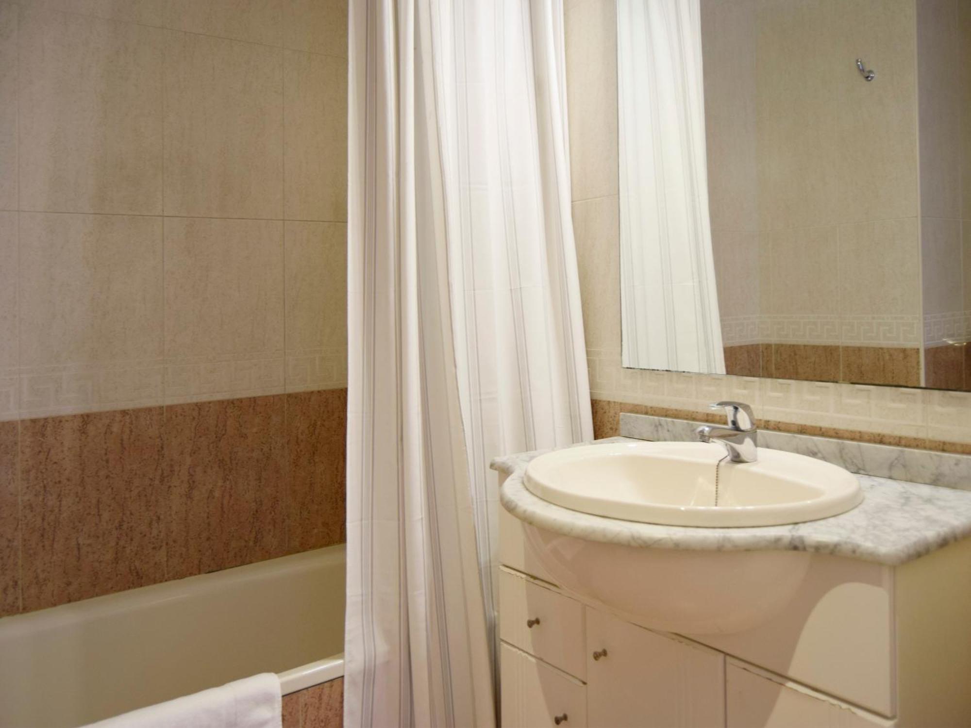 Apartamentos El Pilar Suites 3000 サラゴサ エクステリア 写真