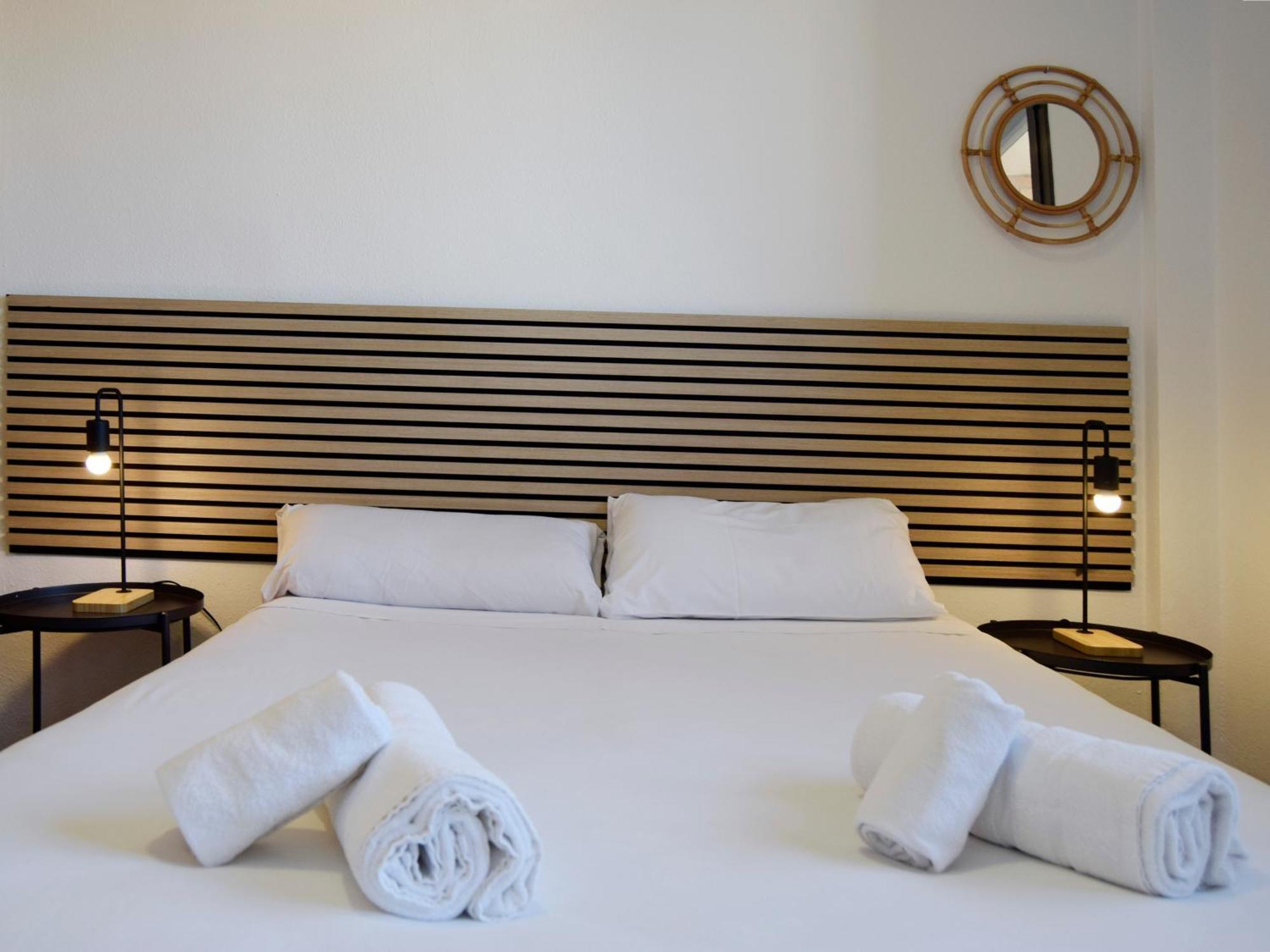 Apartamentos El Pilar Suites 3000 サラゴサ エクステリア 写真